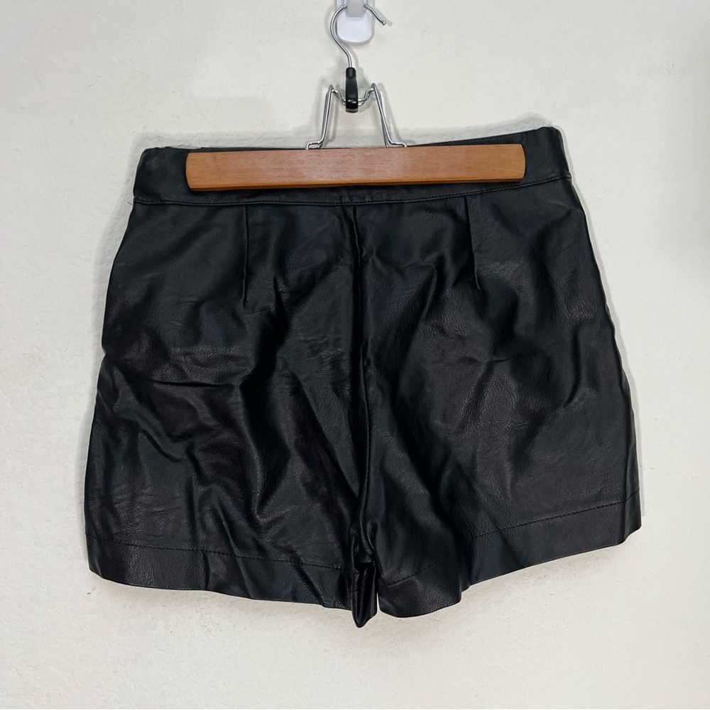 BooHoo Black Shorts Faux Vegan Leather High Waisted Pockets Bikercore Sz S - Picture 5 of 9